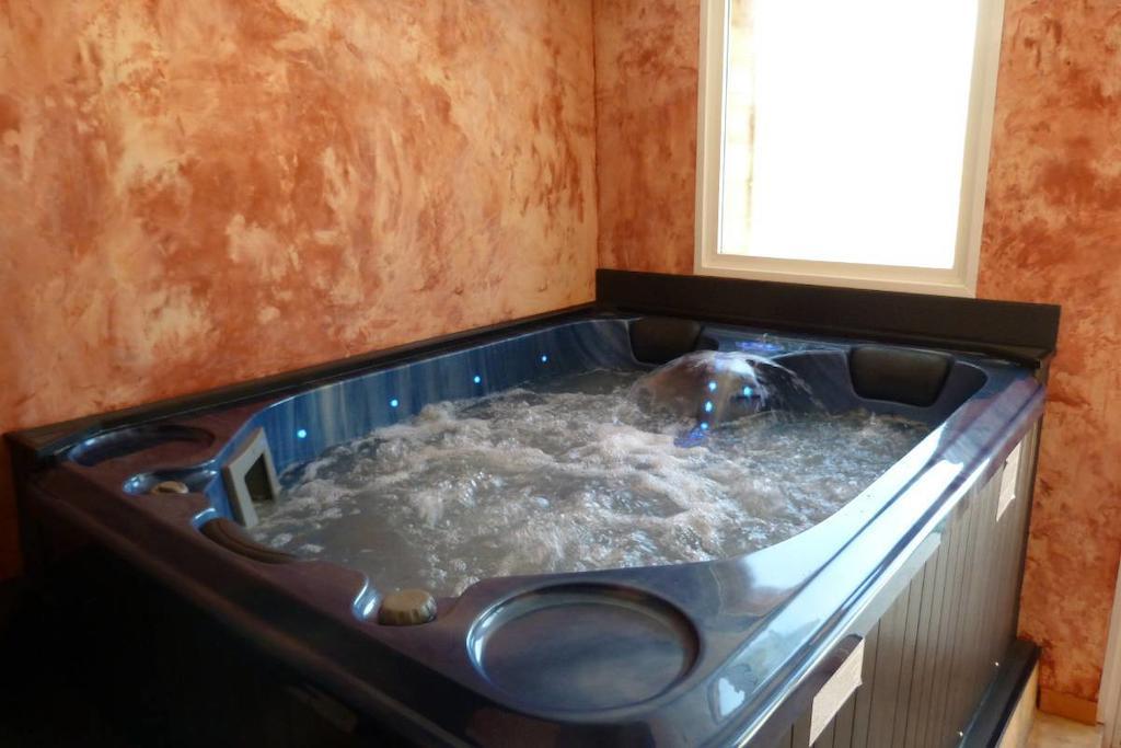 Le Mas De Pie Caud Bed & Breakfast Rognes Bagian luar foto