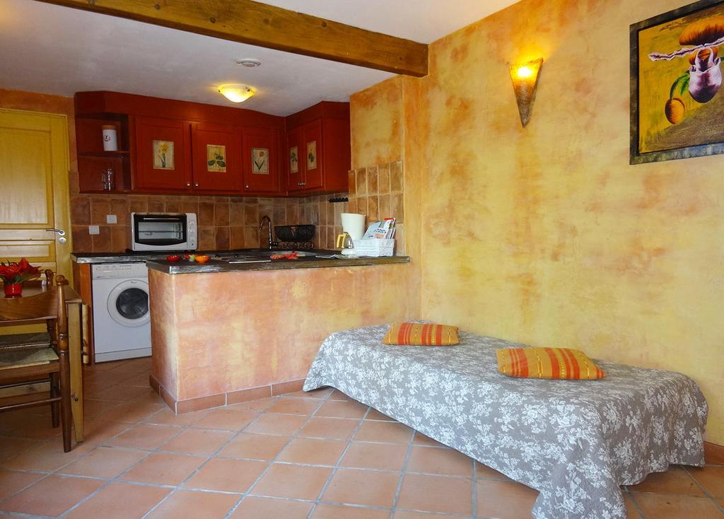 Le Mas De Pie Caud Bed & Breakfast Rognes Bagian luar foto