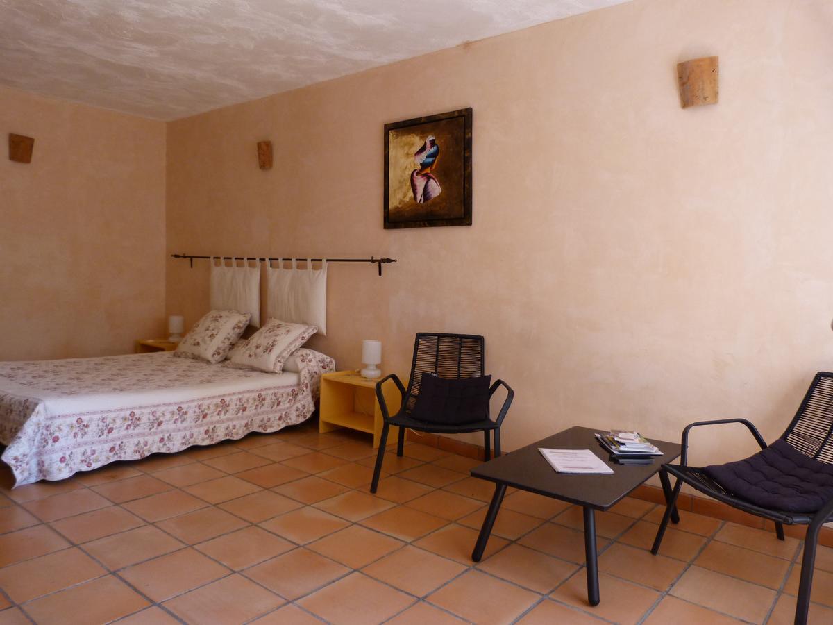 Le Mas De Pie Caud Bed & Breakfast Rognes Bagian luar foto
