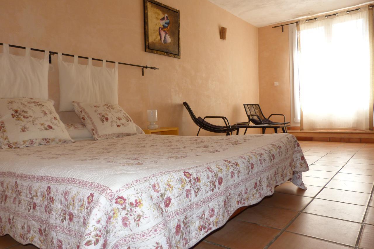 Le Mas De Pie Caud Bed & Breakfast Rognes Bagian luar foto